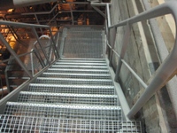 Лестница со ступенями из сварного настила