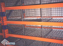Применение настилов для оборудования складских стеллажей